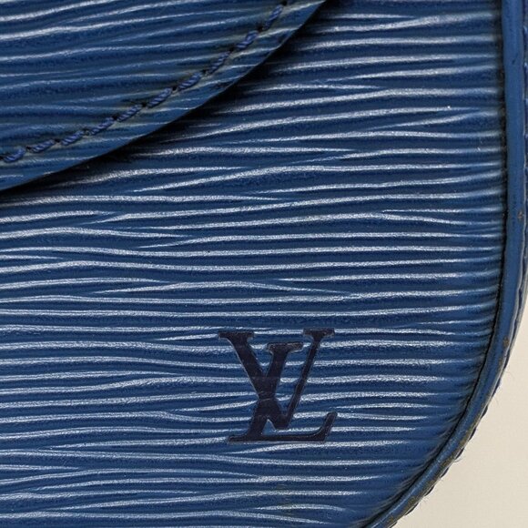 Louis Vuitton Epi Saint Cloud GM Purse - Picture 3 of 17